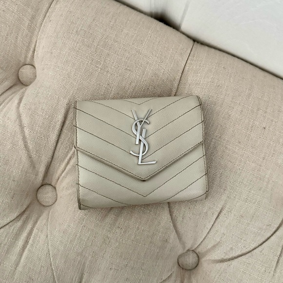 YSL Cassandre Matelasse Compact Wallet White Silver - Picture 4 of 11
